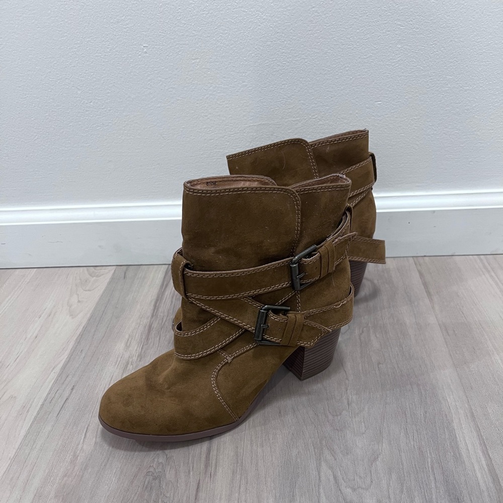 American Eagle tan brown booties buckles size 8.5 like new